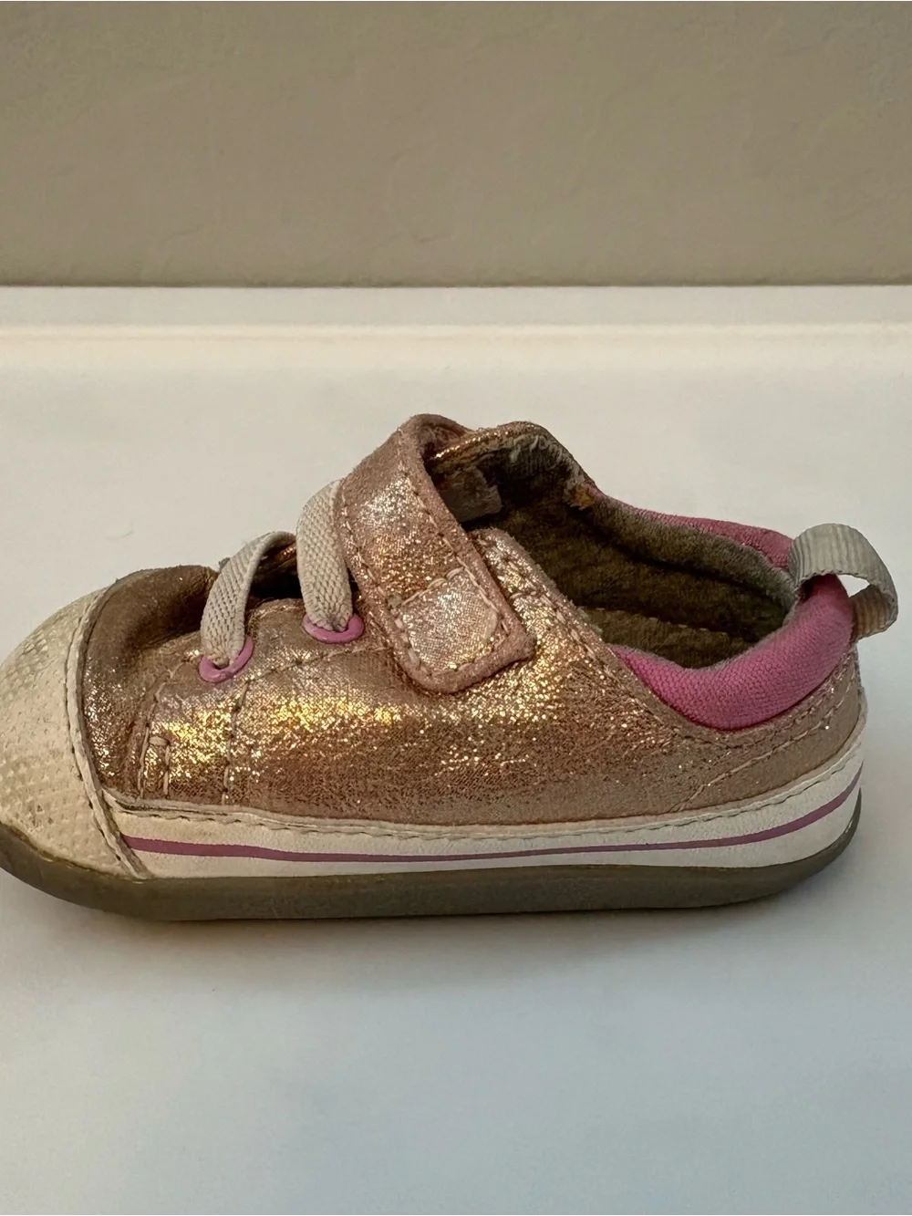 See Kai Run Baby Girls' Stevie II INF shimmer rose gold Sneakers size 4